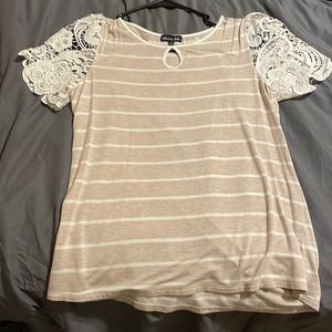 Adorable boutique olivia blu blouse with lace sleeves.